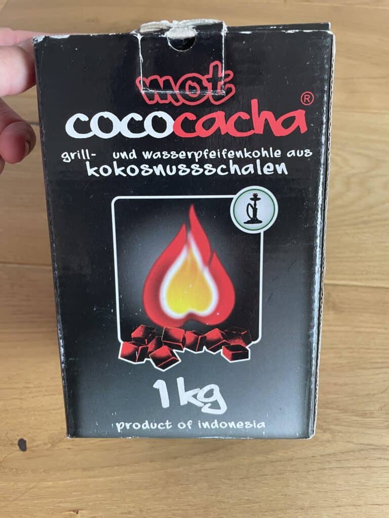 Feuerschale aus Kokosnuss-Schalen, ideal für Grill und Feuerstelle, 1 kg, aus Indonesien, umweltfreu.