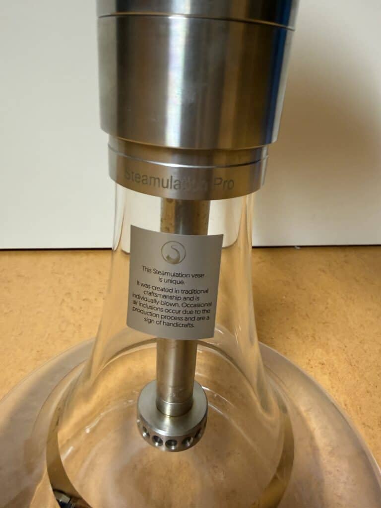 Hochwertiger Shisha-Vaporizer mit Glas- und Edelstahlelementen, ideal für Dampfer und Shisha-Liebhab.