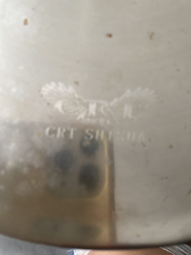 Metall-Schüssel mit Gravur "CRT SHISHA" für Shisha-Zubehör.