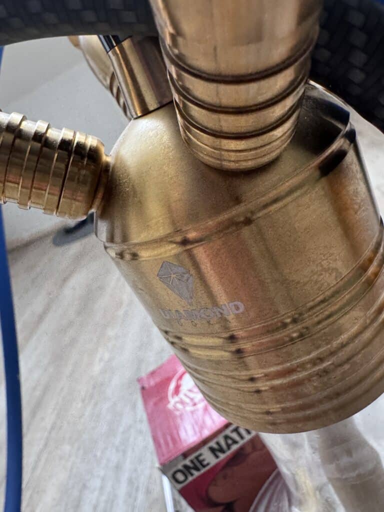 Metall Shisha Kopf mit Edelstahl-Design, robust und langlebig.