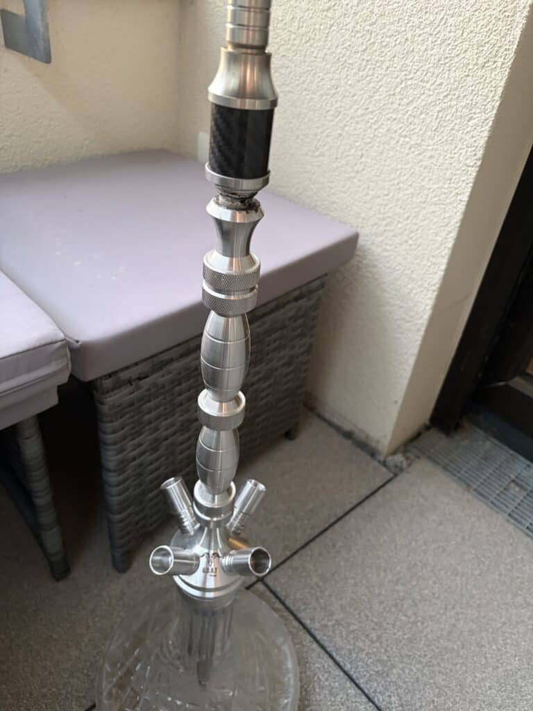 Alu Shisha mit Edelstahl- und Carbon-Details, Glasbowl im Bild.