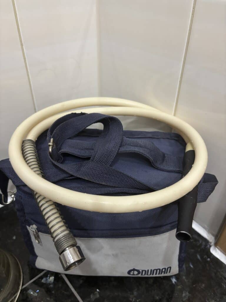 Duman Shisha-Zubehör mit Schlauch und Tasche.