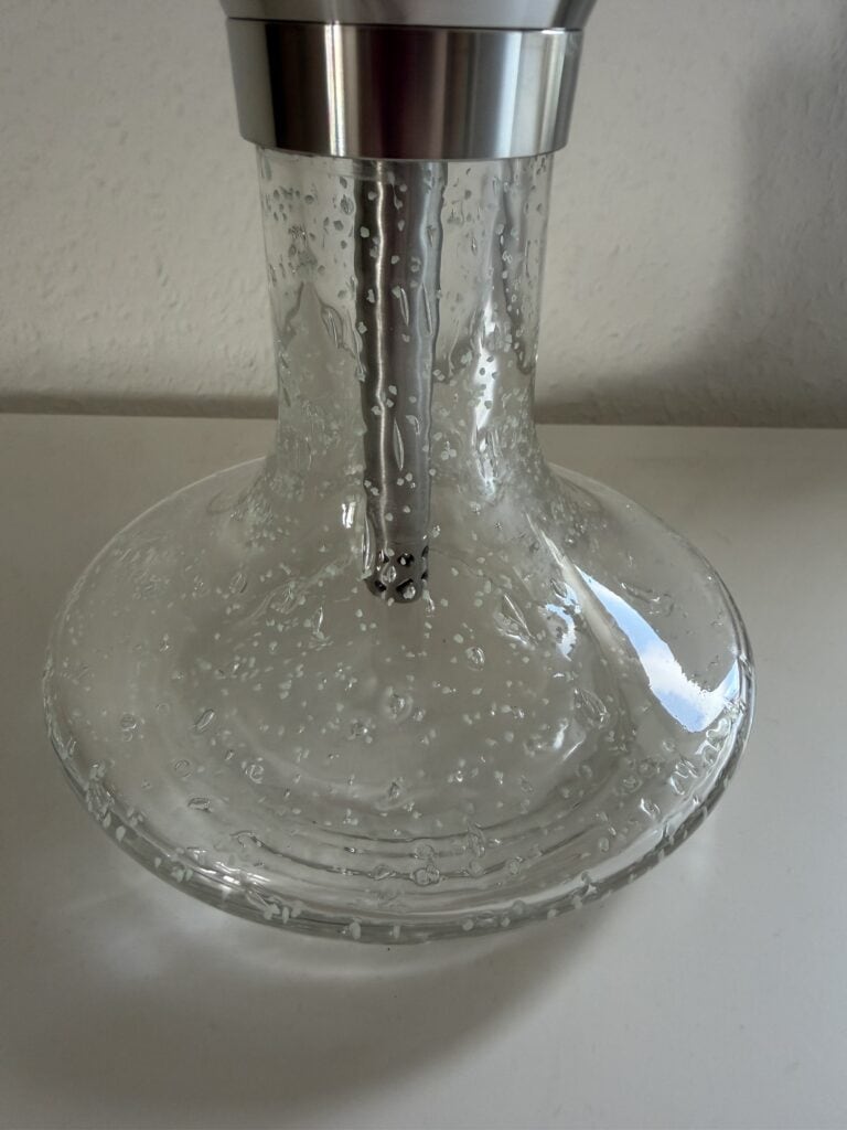 Transparente Glasbowl mit Metallaufsatz für Shisha.