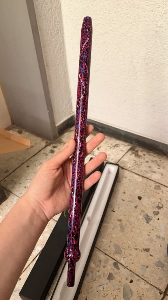 Bunte Glasbowl für Shisha mit Muster in Pink und Blau.