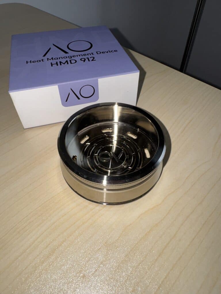 Runder Heat Management Device für Shisha, Edelstahl, mit Verpackung.