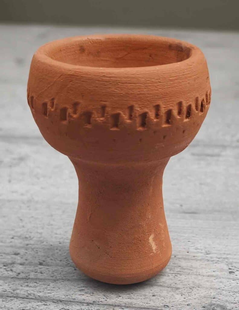 Handgefertigte Terrakotta Shisha-Glasbowl mit Muster.