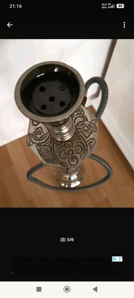 Shisha-Kopf mit dekorativem Metall-Design und Schlauchanschluss.