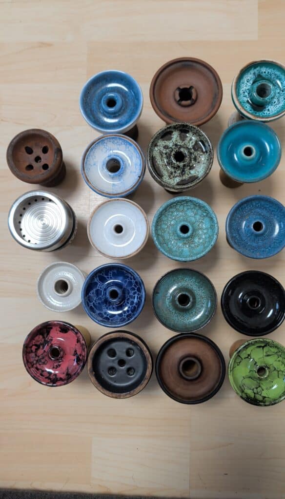 Bunte Glasbowl-Variationen für Shisha mit unterschiedlichen Mustern und Farben.