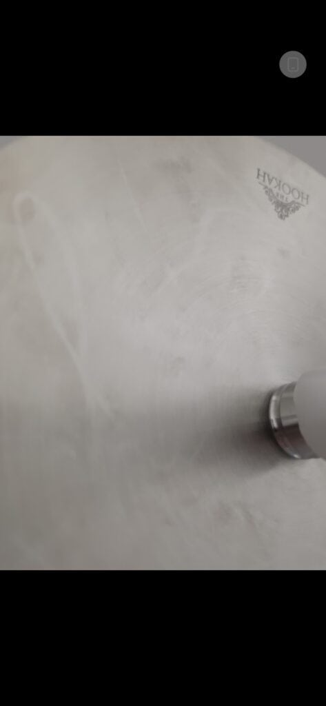 Transparente Glasbowl für Shisha mit Markenlogo.