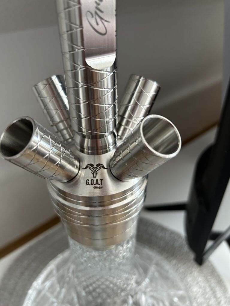 Aluminium Shisha-Adapter mit vier Ausgängen für Shishazubehör.