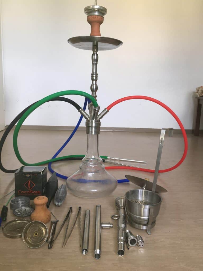 Verschiedene Shisha Teile, Glasbowl, Schlauch und Zubehör.