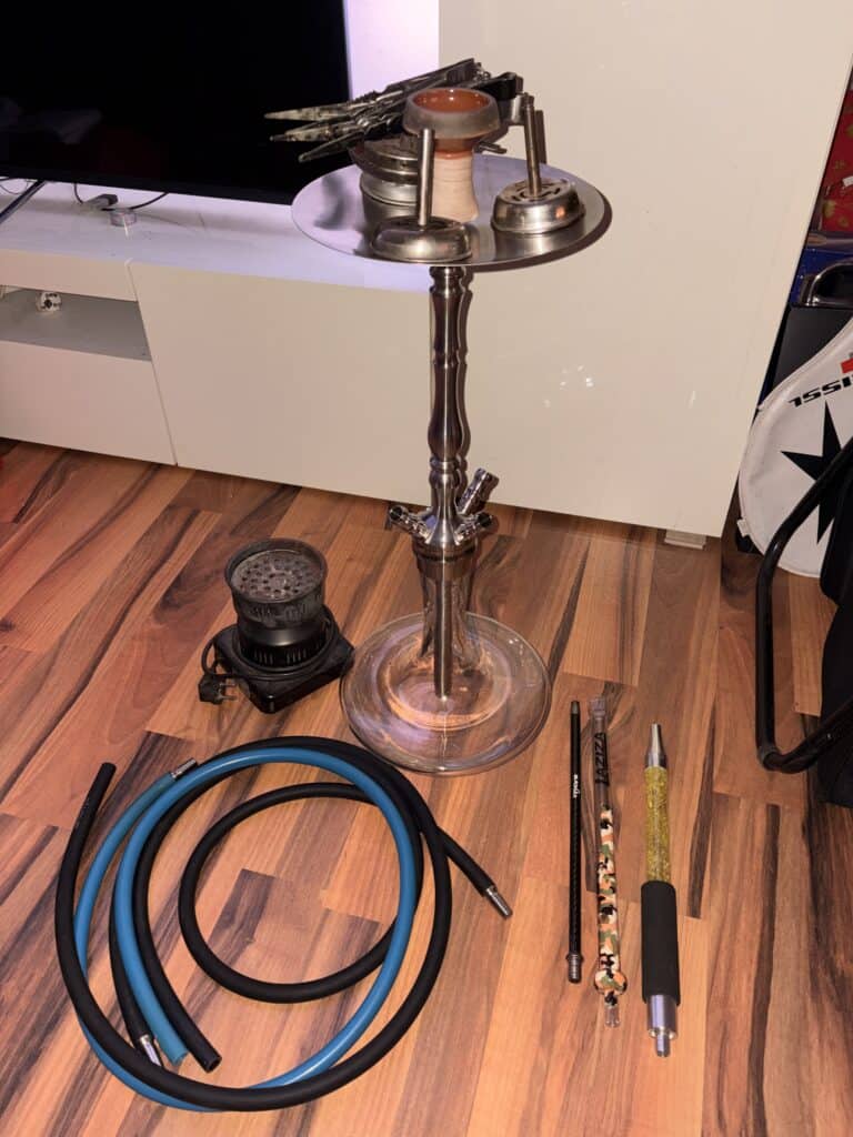 Shisha Glasbowl mit Stand und Zubehör.