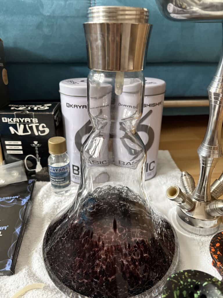 Glasbowl für Shisha mit Metallverschluss.