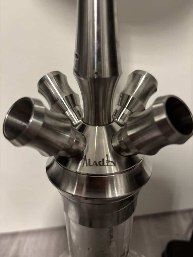 Hochwertiger Edelstahl Shisha Adapter mit mehreren Anschlussmöglichkeiten.