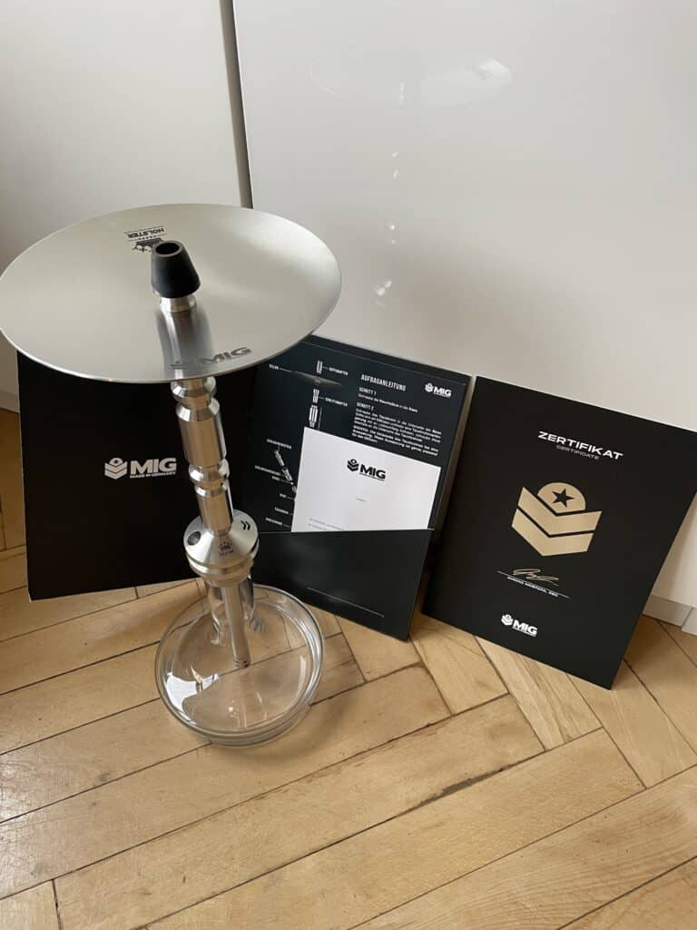MG Shisha mit Glasbowl, Zertifikat und Bedienungsanleitung.