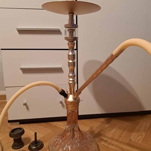 Rauch-Hookah mit Glasbasis, perfekt für Shisha-Liebhaber.