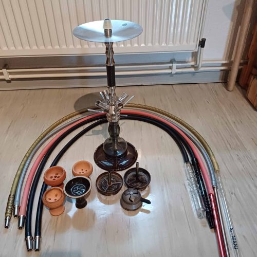 Shisha mit Zubehör, Schläuche und Kohleteller für Wasserpfeife.