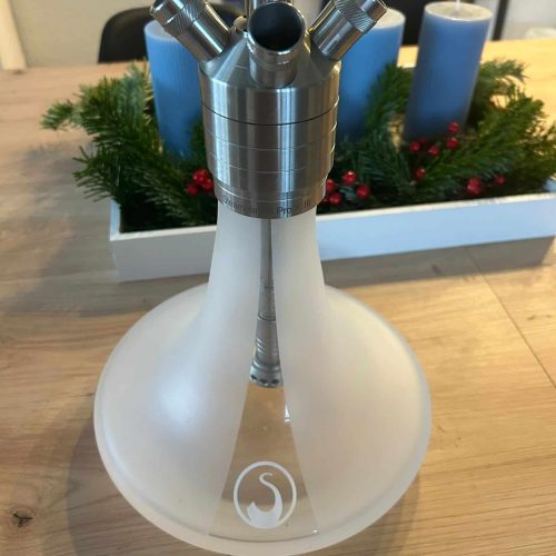 Hochwertiger Wasserpfeifenaufsatz aus Metall, ideal für Shisha-Liebhaber.