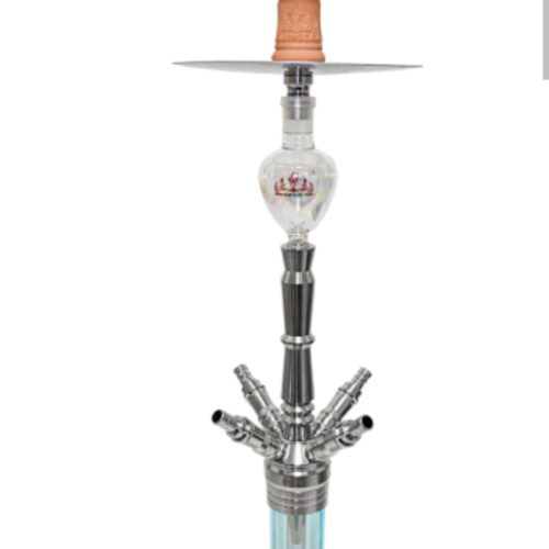 Rauchsäule mit Glasbowl, Metallteilen und Dampf, ideal für Shisha-Liebhaber.