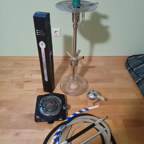 Rauchsäule mit Heizgerät, Schlauch und Zubehör für Shisha, gebrauchte Wasserpfeife.