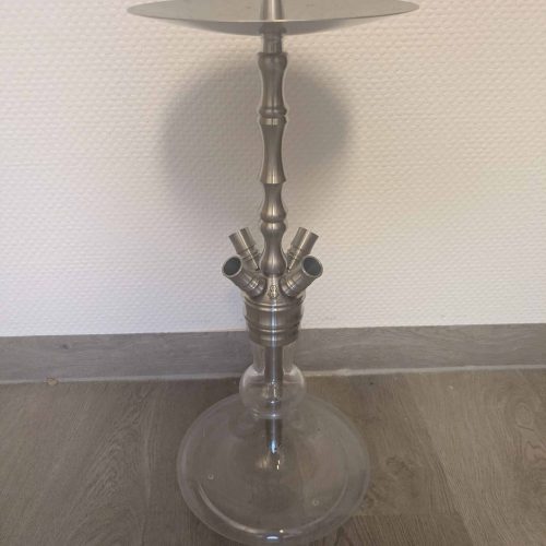 Moderne Wasserpfeife mit Glasbasis und Metallaufsatz, ideal für Shisha-Liebhaber.