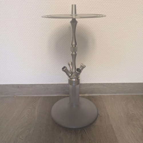 Moderne Shisha mit Glasplatte und Edelstahl-Design.