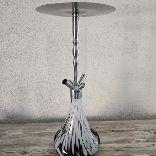 Moderne Shisha mit Glasbasis und Metallaufsatz, ideal für Raucher.