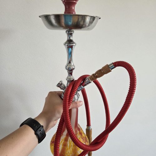 Bilder von einer Wasserpfeife (Hookah) mit Wasserbehälter, Silikonschlauch und Kopf.