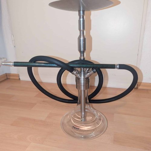 Rauchsäule mit Glasbasis, Metallplatte und Schlauch.