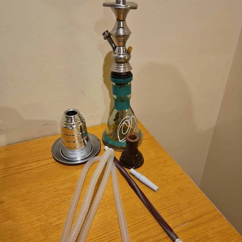 Rauchsäule mit Schlauch, Kopf und Dichtung, geeignet für Shisha-Genuss.