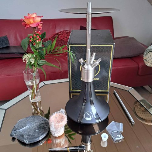 Dekorative Rauchsäule für Shisha-Genuss, inklusive LED-Beleuchtung und Ersatzteilen.