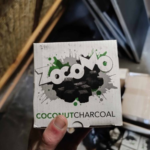 Kokos-Charcoal in Verpackung für Shisha-Zubehör.