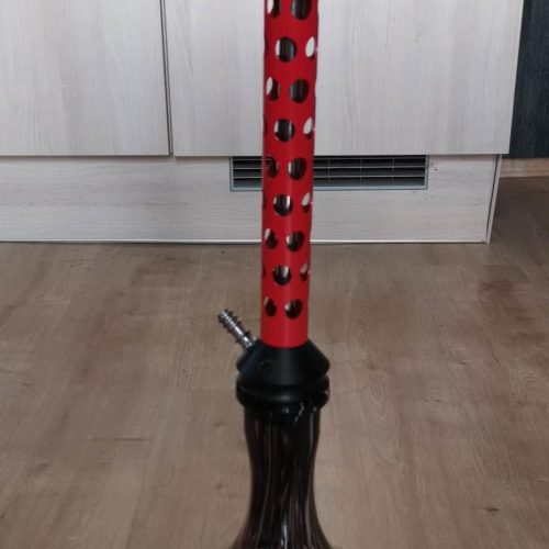 Shisha Rauchsäule mit rotem Metallrohr und Glasbasis, gut gepflegt.