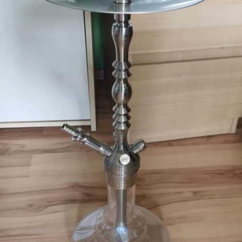 Schwarze Wasserpfeife mit Metallaufsatz, ideal für Shisha-Liebhaber, gebraucht, gut erhalten.