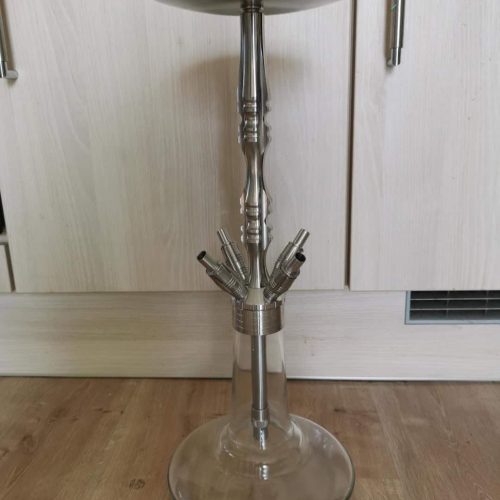 Moderne Glas-Shisha mit Metall-Design, ideal für Raucher.