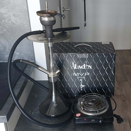 Shisha-Raucherset mit Heizplatte und Zubehör für Wasserpfeifen.
