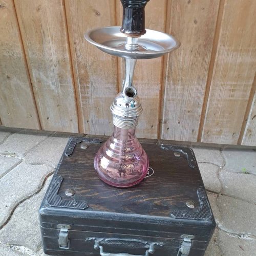 Rauch-Hookah mit Glasbasis, Metallaufsatz und schwarzem Kopf, ideal für Shisha-Liebhaber.