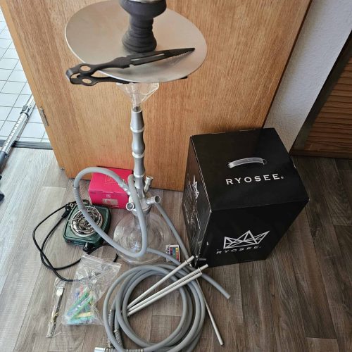 Komplettes Shisha-Set mit Zubehör, Kohleofen und Ersatzteilen.