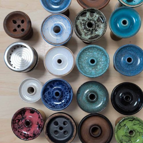 Bunte Glasbowl-Variationen für Shisha mit unterschiedlichen Mustern und Farben.