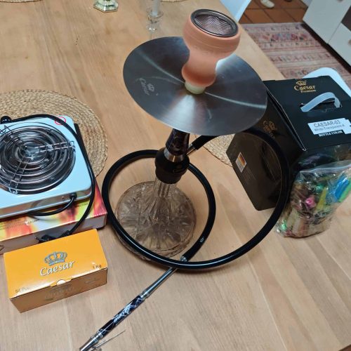 Shisha mit Keramik-Bowl und Kohlezange, Zubehör im Karton.