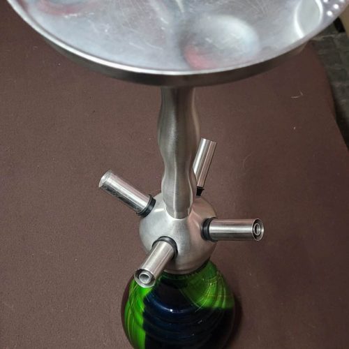 Raucherset für Shisha mit Ablage, Schlauchanschluss und Edelstahl-Design.