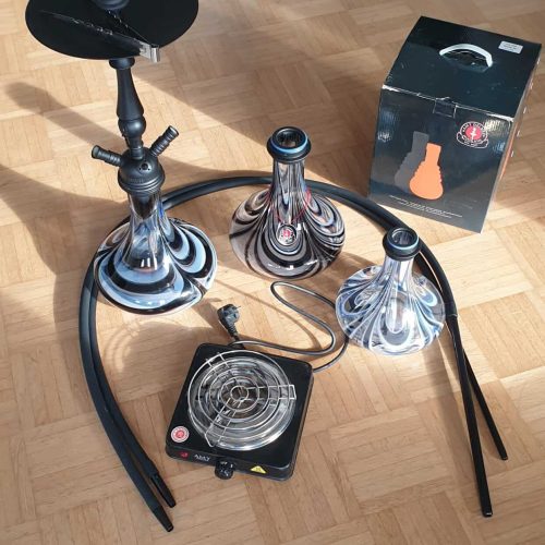 Rauchsäule mit Shisha, inklusive Schlauch und Kohleofen, für aromatisches Raucherlebnis.