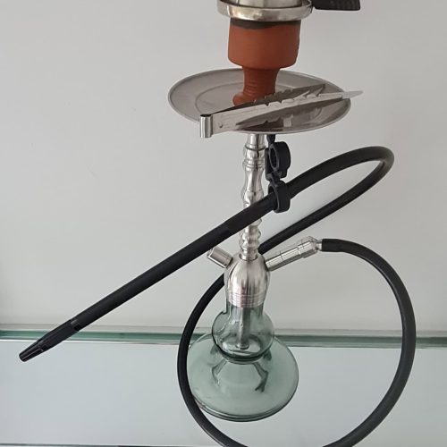 Wasserpfeife mit Zubehör, Rauchsäule, Shisha.