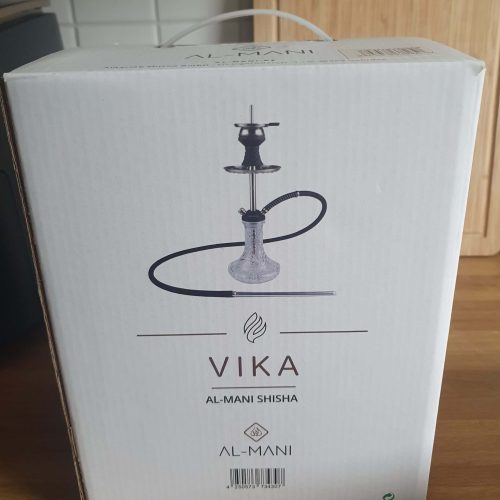 Original VIKA AL-MANI Shisha im Karton, hochwertiges Raucherset für Shisha-Liebhaber.