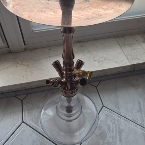 Shisha-Tabakständer mit Kupferplatte und Glasbowl.