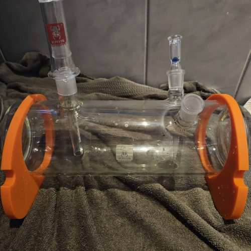 Rauchglas mit orange Halterung für Wasserpfeife, Glasbong, Rauchgerät.