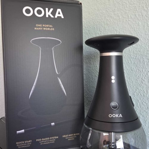 Ooka Shisha-Zubehör mit moderner Glasbowl und digitaler Steuerung.