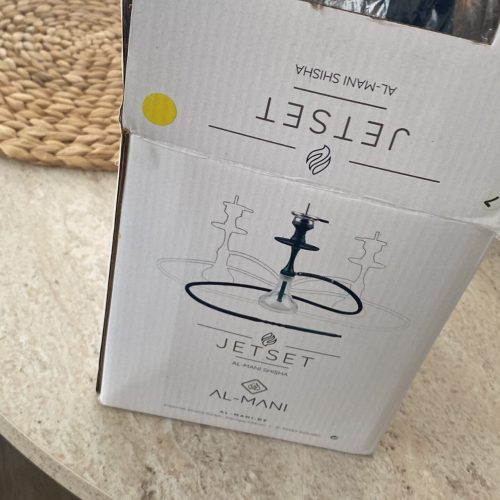 Verpackung eines Jetset Shisha-Zubehörs mit Logo und Design.
