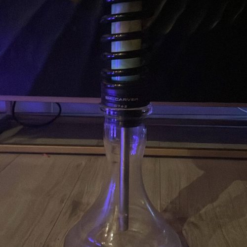 Rauchsäule mit LED-Licht für Shisha, stilvoll und modern gestaltet. Perfekt für Partys und gemütlich.