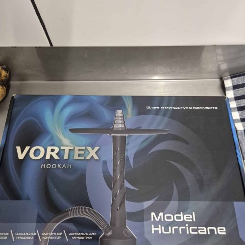 Vortex Wasserpfeife mit modernem Design, ideal für Shisha-Liebhaber.
